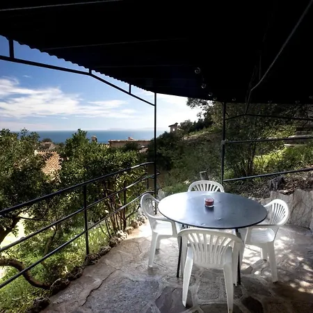 Petite Maison De Vacance Vue Le Lavandou