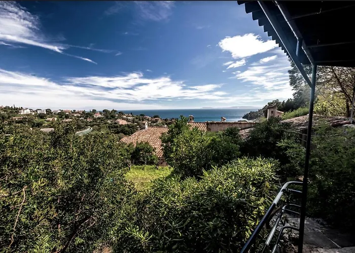 Petite Maison De Vacance Vue Hébergement de vacances Le Lavandou