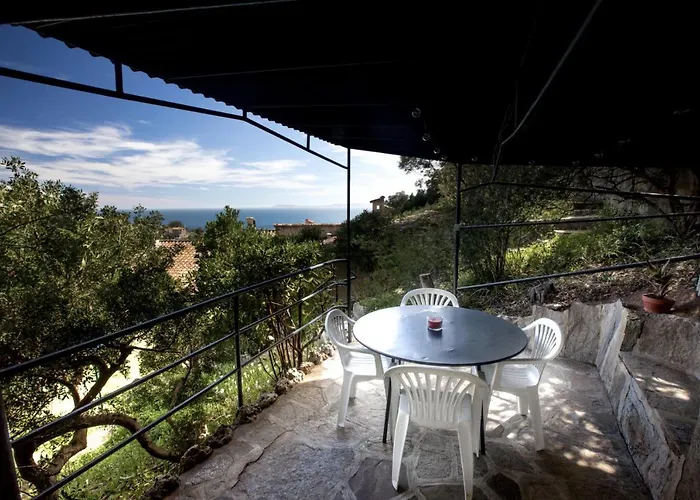 Petite Maison De Vacance Vue Le Lavandou